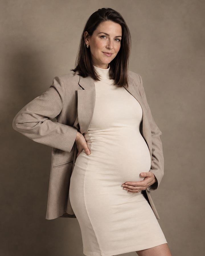 Maternity: refined editorial portrait
